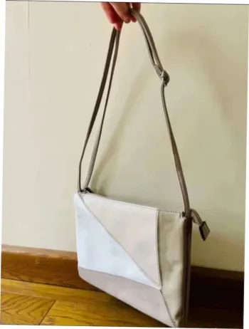 Sublime sac à main baguette en bandoulière réglable beige