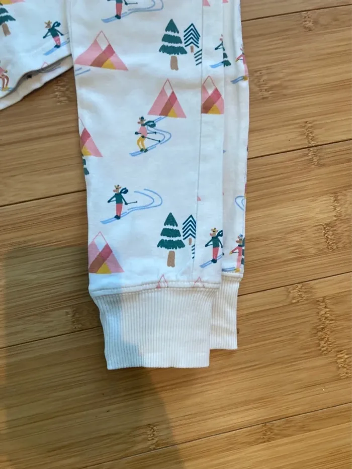 6 ans - Pyjama 2 pièces - coton doux thème du ski - comme neuf - photo numéro 3