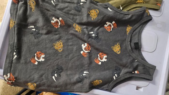 Deux débardeur garçon - photo numéro 2