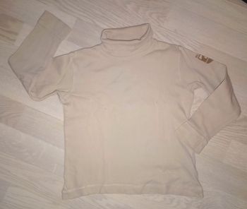 Sous-pull beige Kiabi 
T. 8 ans