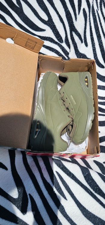 Basket kaki Skechers mémoire de forme 40