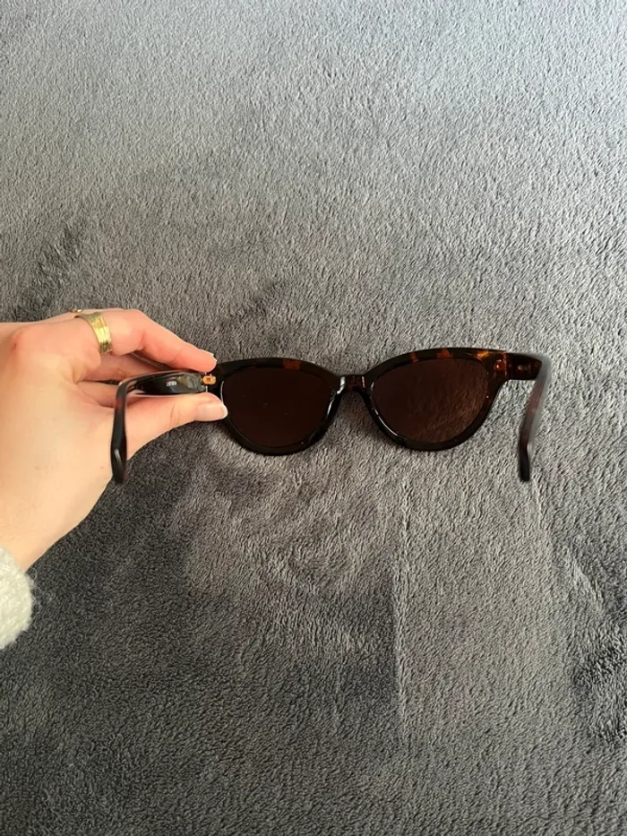 Lunette de soleil - photo numéro 4