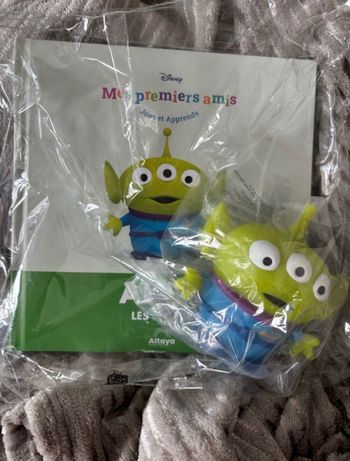 Figurine + livre alien n 49 mes premiers amis disney altaya