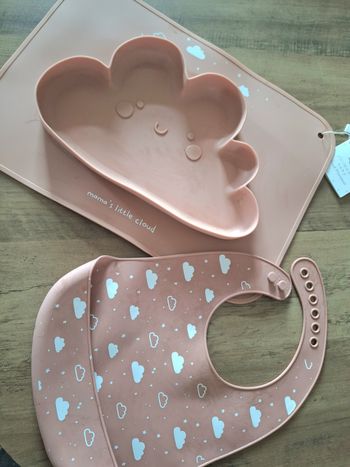 Assiettes antidérapante + bavoir nuage