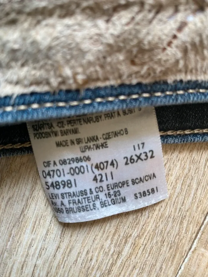 Jean Levi’s bleu taille w26 l32 - photo numéro 2
