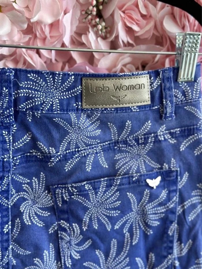 Jupe en jean bleu avec imprimé feuilles blanches style palmiers taille 40 - Les Petites Bombes Paris - photo numéro 5