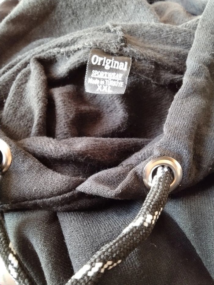 Sweat a capuche. Marque original. - photo numéro 2