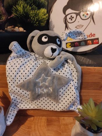 Doudou Lapin Gris Noir Super Héro Masque étoile  IKKS  Plat Mouchoir #geektradedoudou