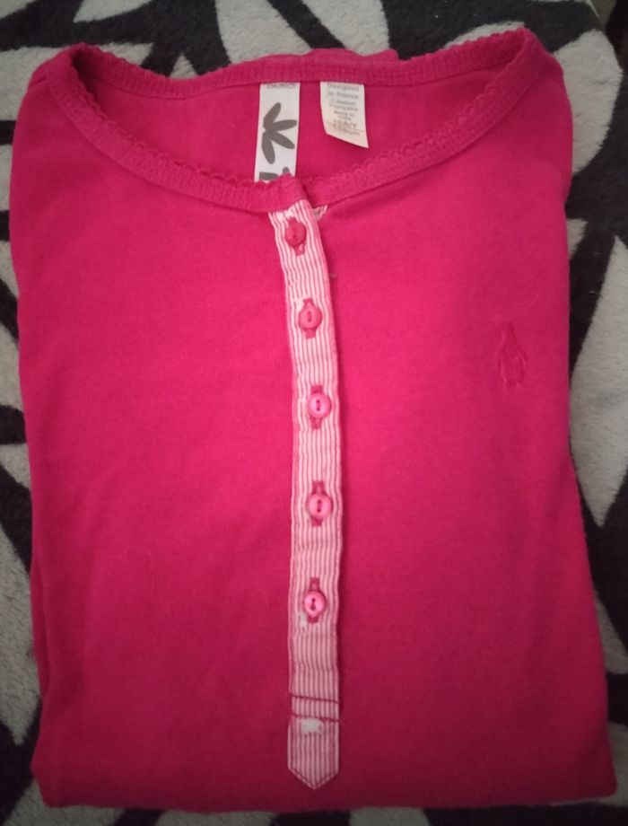 Haut manches longues "Okaidi" 95% coton en très bon état + un tee shirt offert