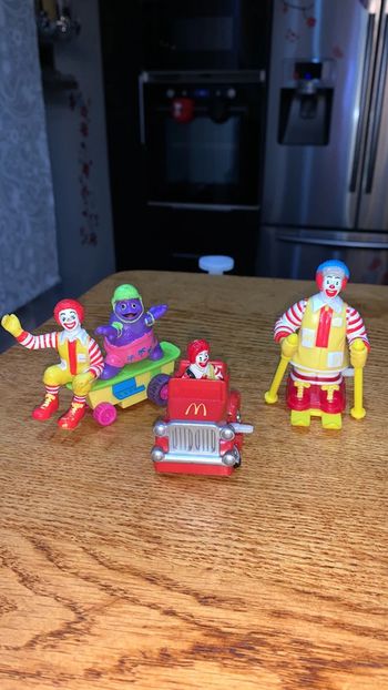 Lot de 4 personnages mac donald