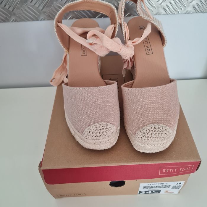 Sandales compensées