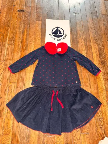 T-shirt (tres légères bouloches) et jupe en velour petit bateau  3 ans
