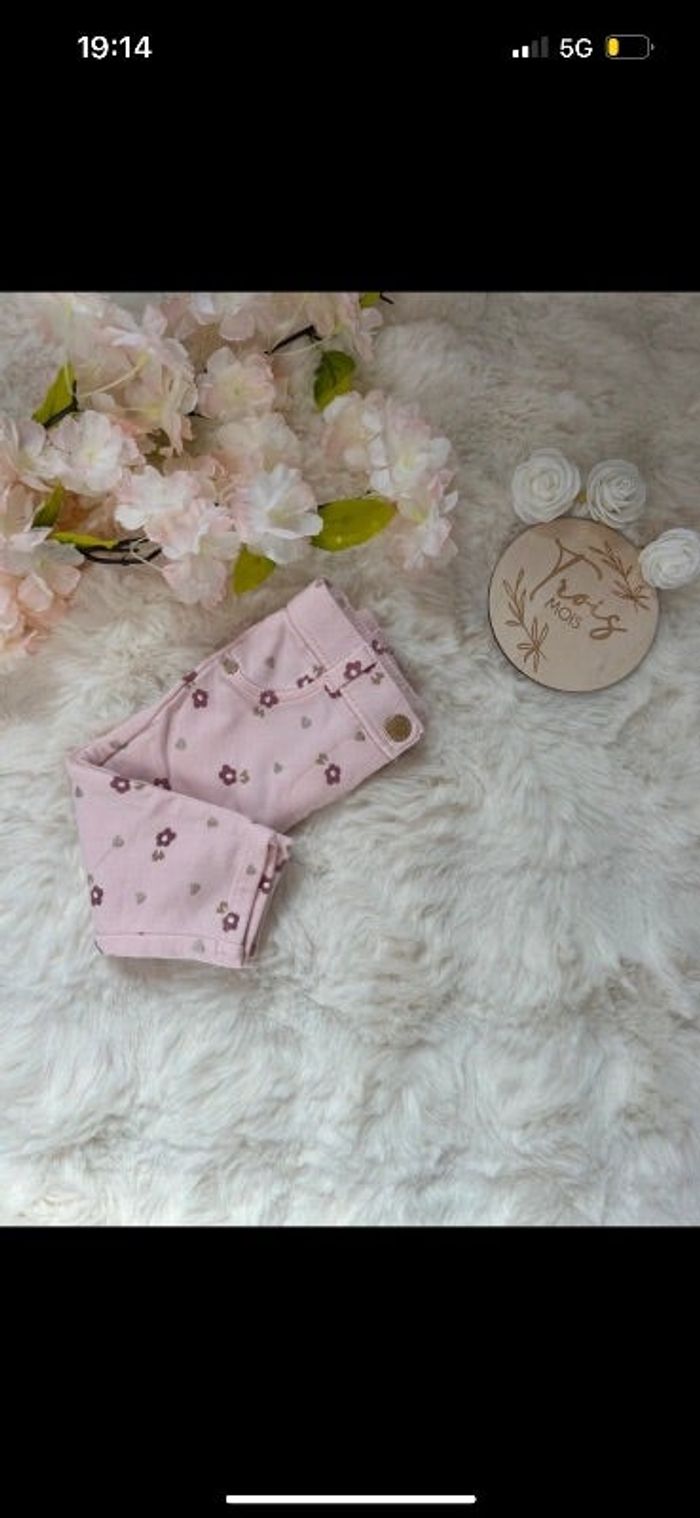 Pantalon à fleurs