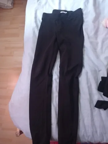 Pantalon élastique noir pour petite fille