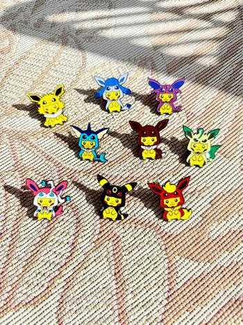 Lot de pins Pokémon Pikachu x Évoli 9 pièces