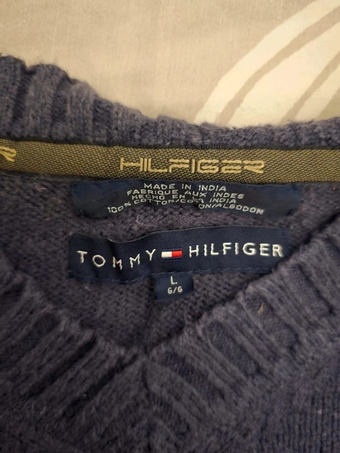 🌟 Pull col V bleu marine Tommy Hilfiger homme - Taille L 🌟 - photo numéro 4