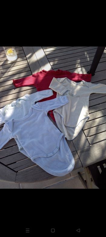 lot de 4 bodies manches longues en 3 mois
