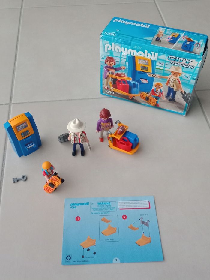 Playmobil Famille de vacanciers et la borne d'enregistrement. - photo numéro 4