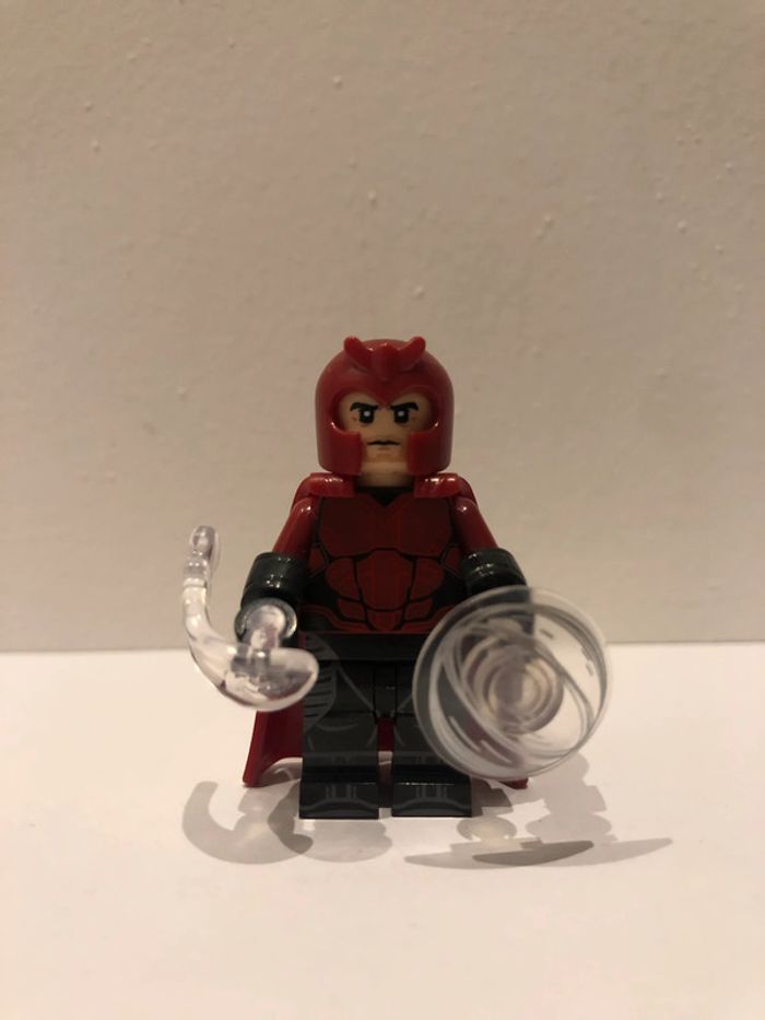 Figurine type lego Magnéto. Marvel