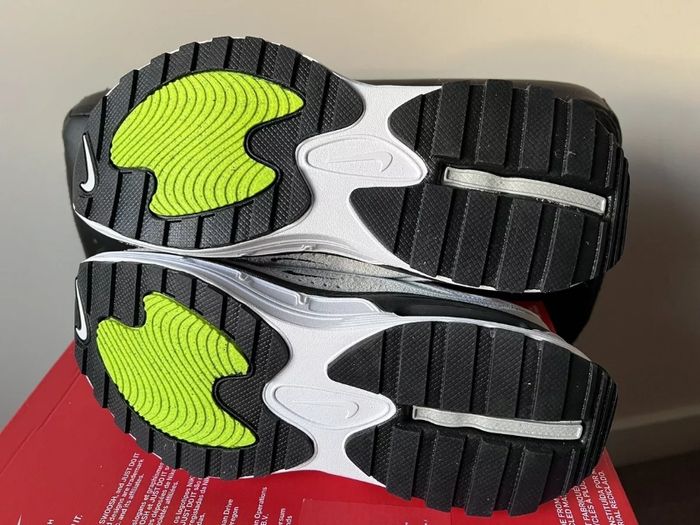 Baskets chaussures Nike neuves taille 38.5 - photo numéro 9