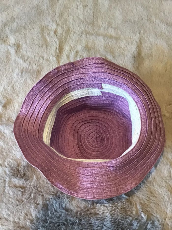 Très jolie chapeau taille 53 soit 3/5 ans lilas avec fleurs (0623) - photo numéro 3