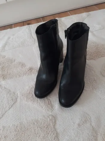 Très belles mi bottes noires TEXTO  T 36