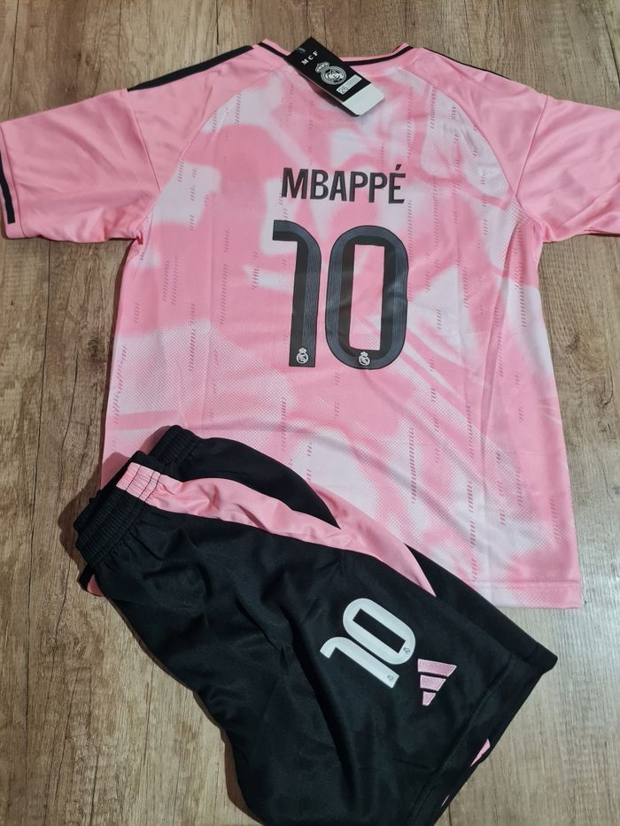 Ensemble football Real Madrid - Mbappe - 12 ans - Taille 28
