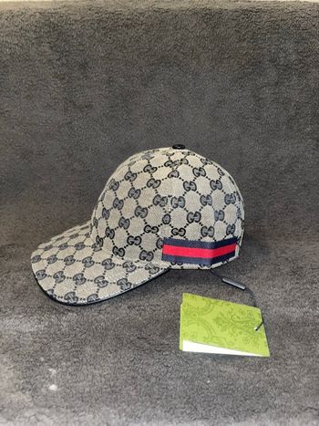 Casquettes grise de marque