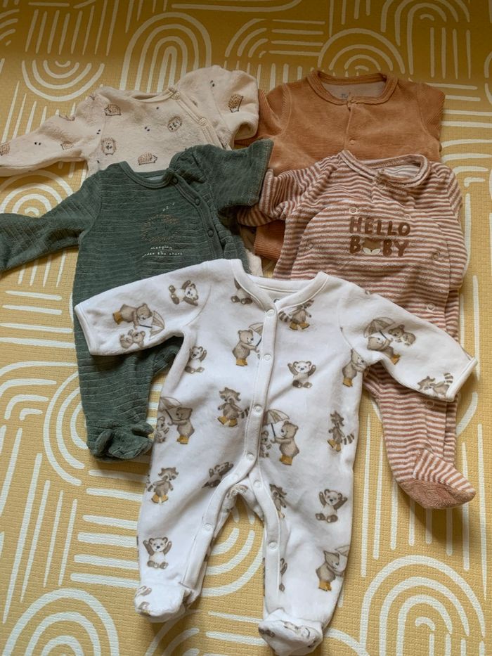 Lot vêtements naissance /0 mois/50cm - photo numéro 2