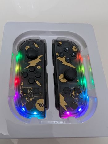 Manettes pikachu switch neuves