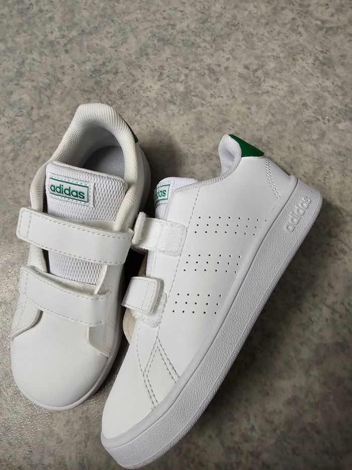Adidas enfant basket a scratch pointure 27 non portés neuve 30€