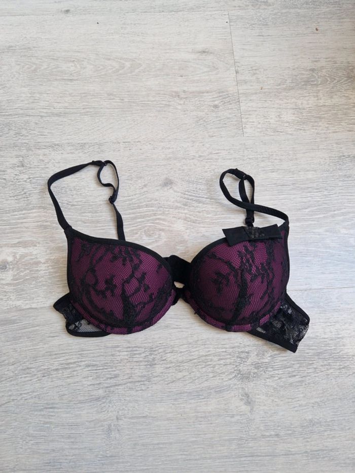 Soutien-gorge Etam ultra push up 85A neuf violet et noir dentelle