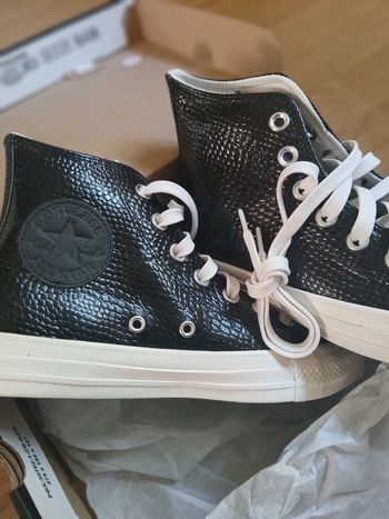 Converses cuir noires imprimé croco neuves