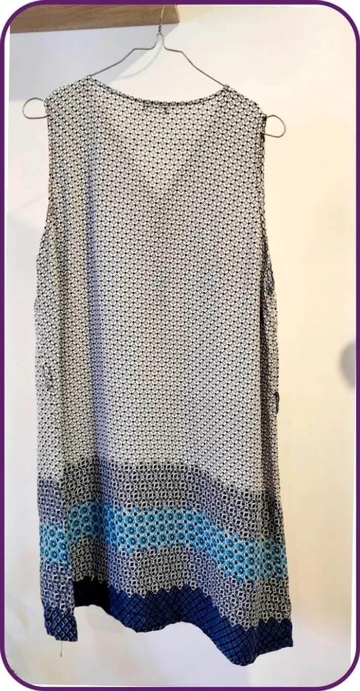 Robe sans manches imprimée géométrique – Kaylla – Taille XL/XXL
- Très bon état - Blanc Noir Bleu - photo numéro 5
