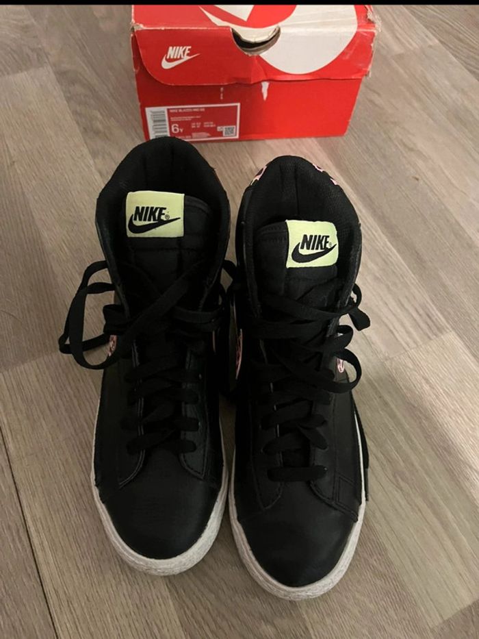 Chaussure Montante Nike blazer Mid taille 38,5 - photo numéro 4