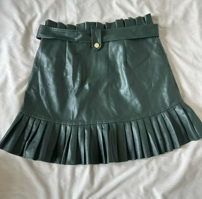 Mini-jupe similicuir vert foncé Zara – Taille M