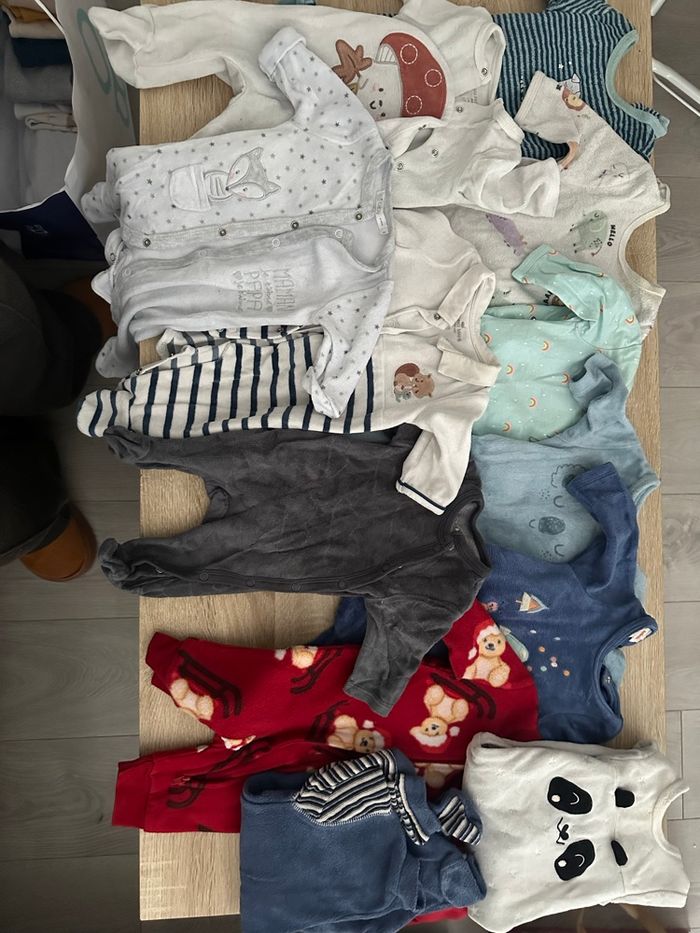 Lot vêtements naissance et un mois 109 pièces - photo numéro 7