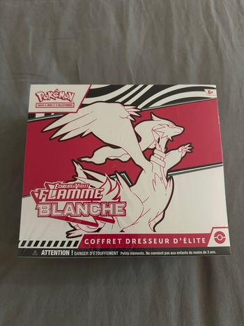Coffret Pokemon ETB EV10,5 Flamme Blanche