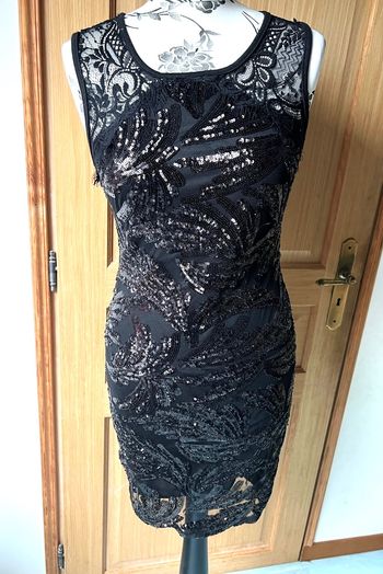 Robe noire dentelle et sequins taille 36/38