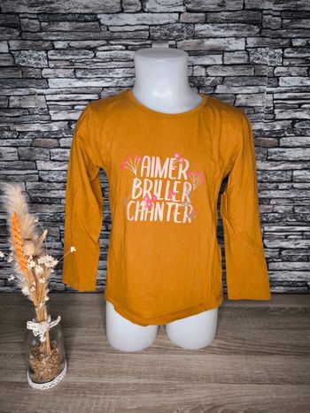 💛 Joli t-shirt manches longues inscription moutarde en 6 ans 💛