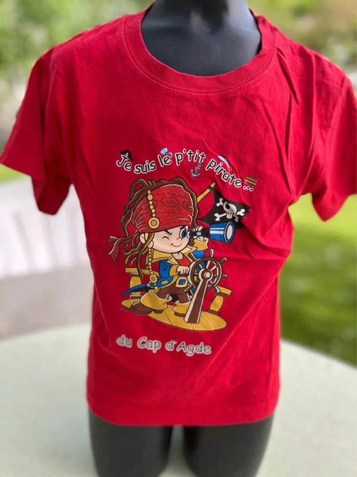T shirt rouge pirate taille 5-6 ans