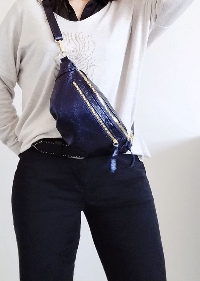 Sac banane cuir irisé bleu nuit - photo numéro 2