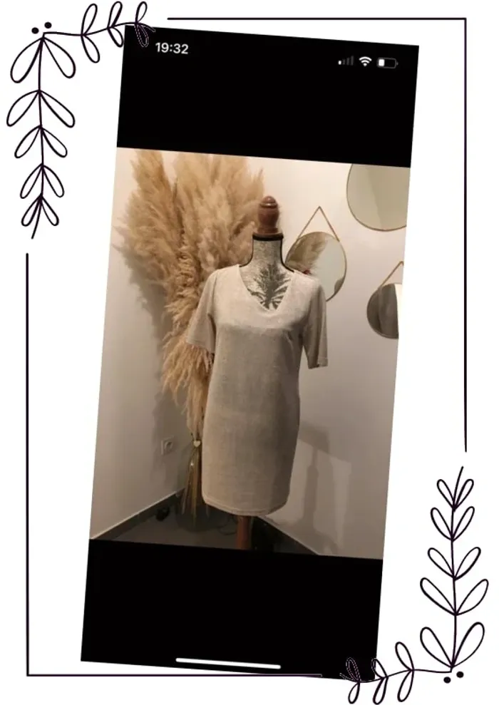 Robe beige dorée