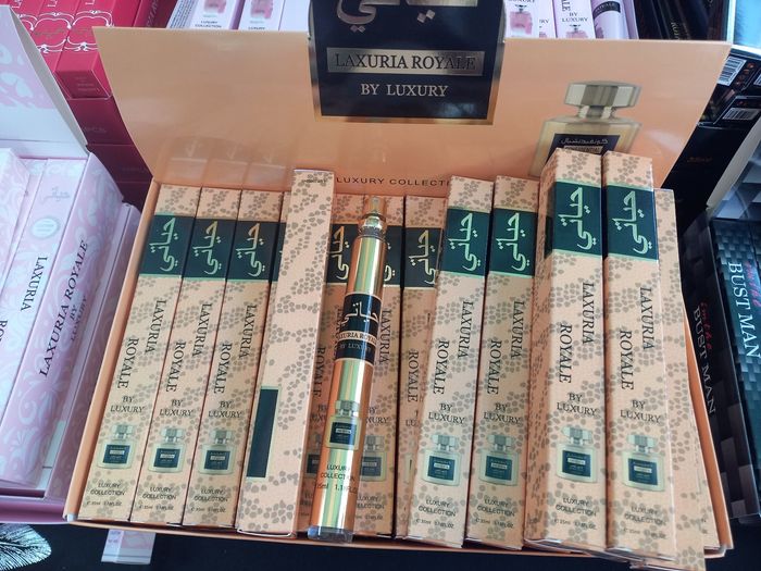 Parfums differnets model de Dubai neif