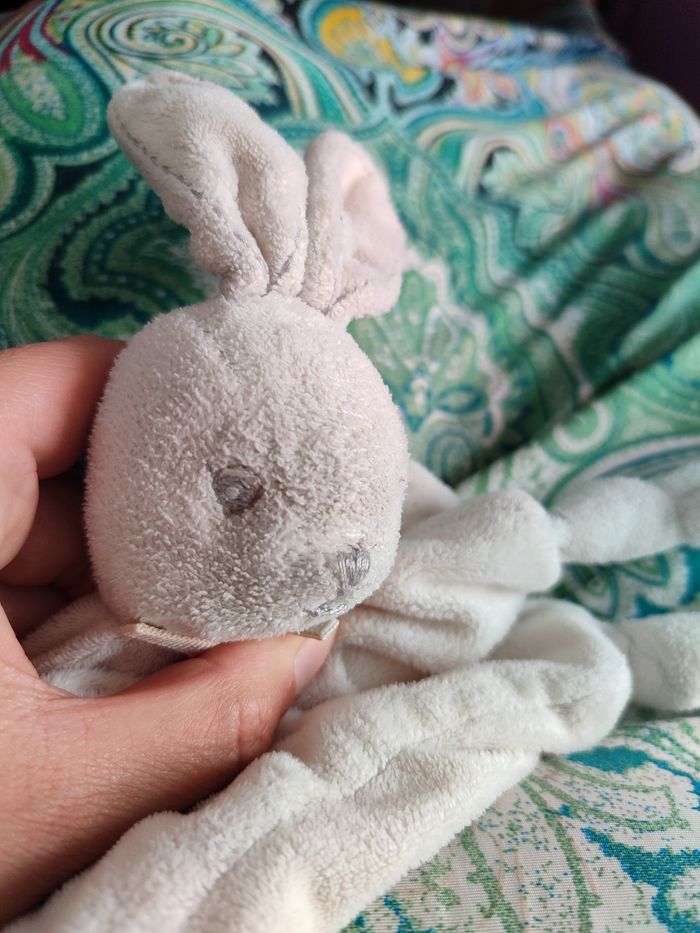 doudou lapin perle kaloo blanc gris K noeud 2013 Plat Carré Volute DD003194 - photo numéro 3