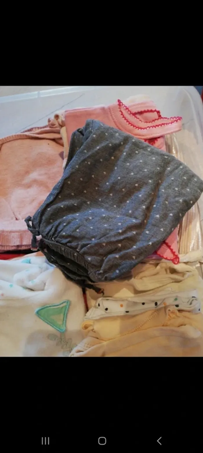 Caisse de 42 vêtements fille 9 mois printemps été - photo numéro 10