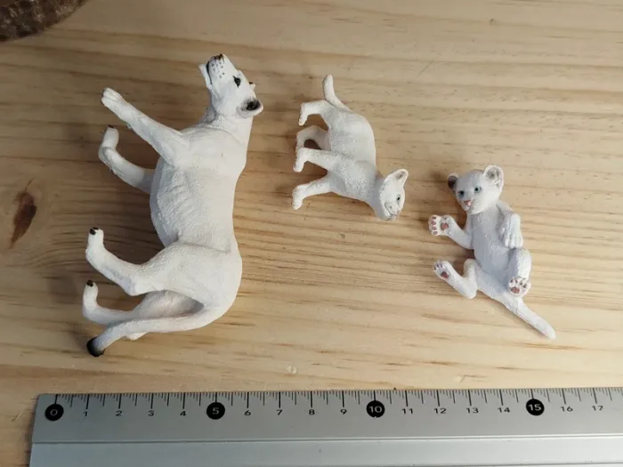 Schleich lionne Albinos et ses bébés Figurine animal de la savane - photo numéro 9