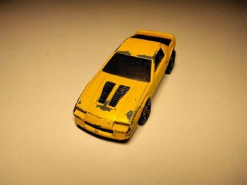 Voiture miniature ’85 Camaro IROC-Z Hot Wheels échelle 1/64 ; 3 inche