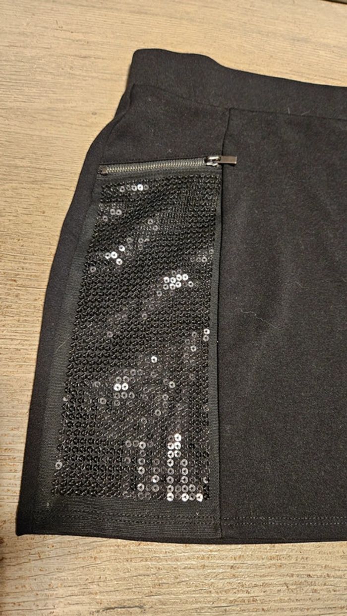 Jupe courte,épaisse, noire, avec sequins, C&A, 170/15ans, nickel - photo numéro 4