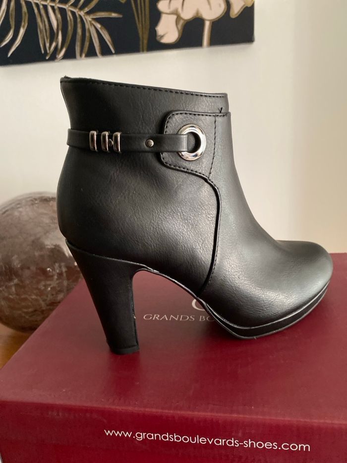 Bottine noire T 38 - photo numéro 2